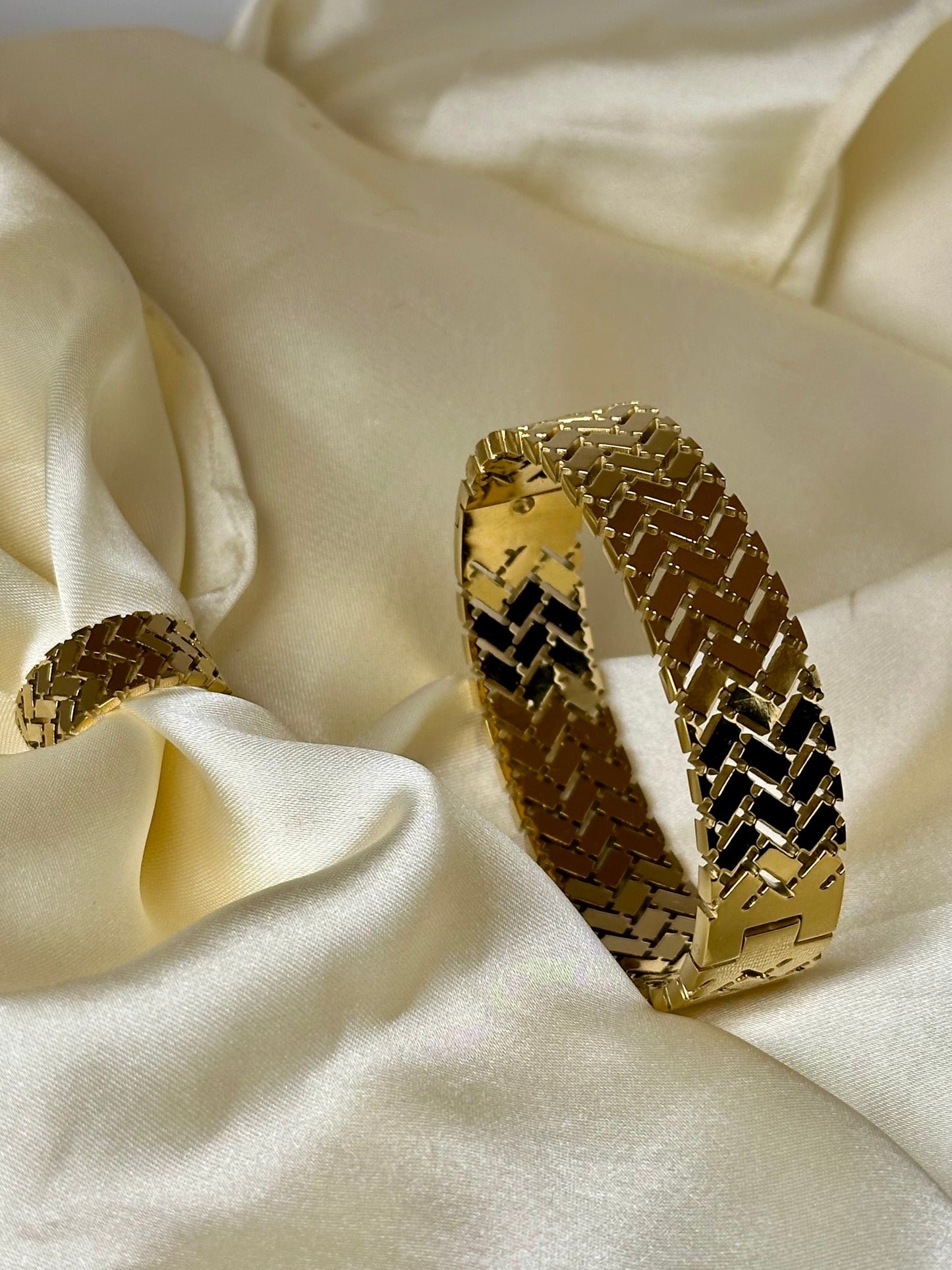 Rectangle Mesh Ring and Handcuff set