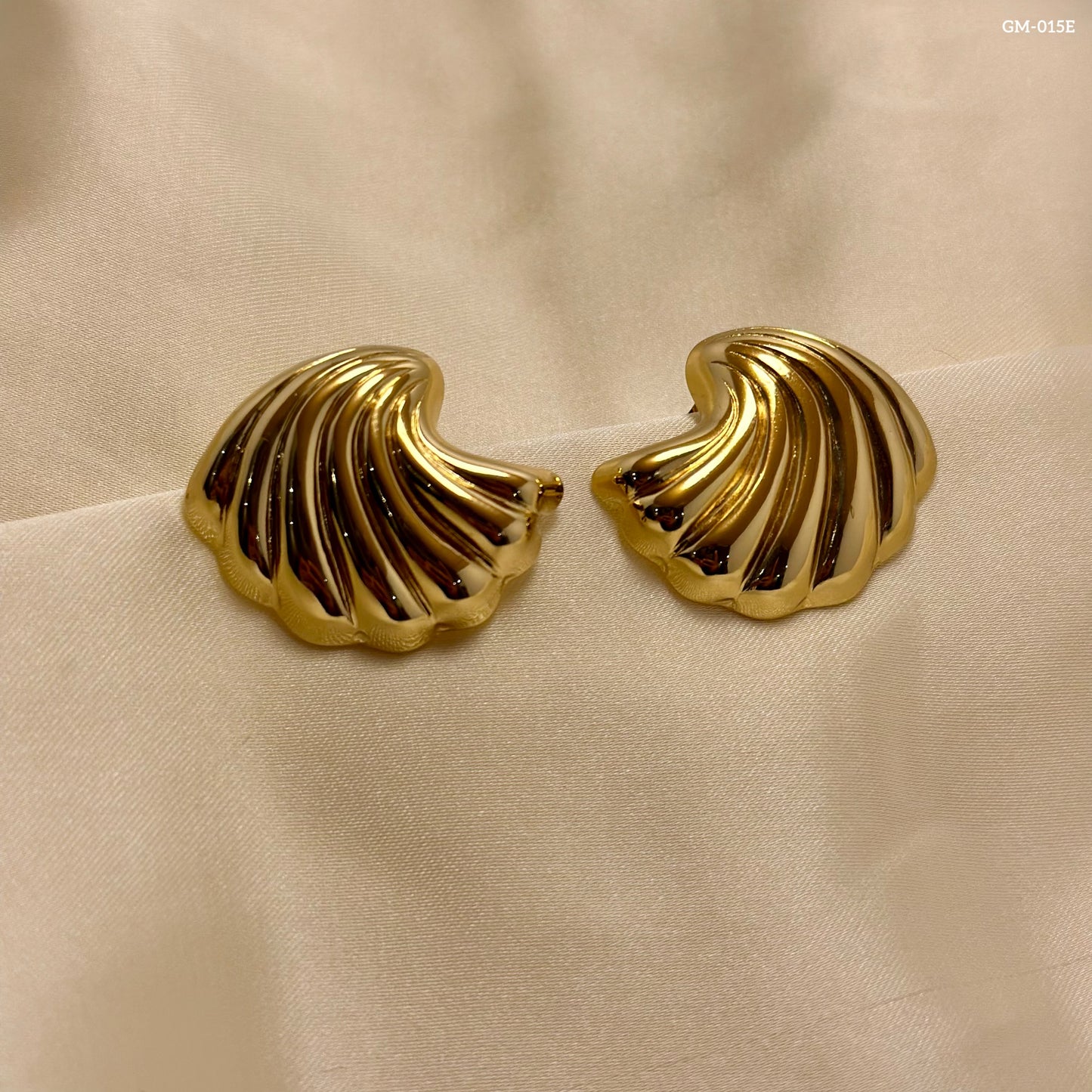 Seashell Hoops GM-015E
