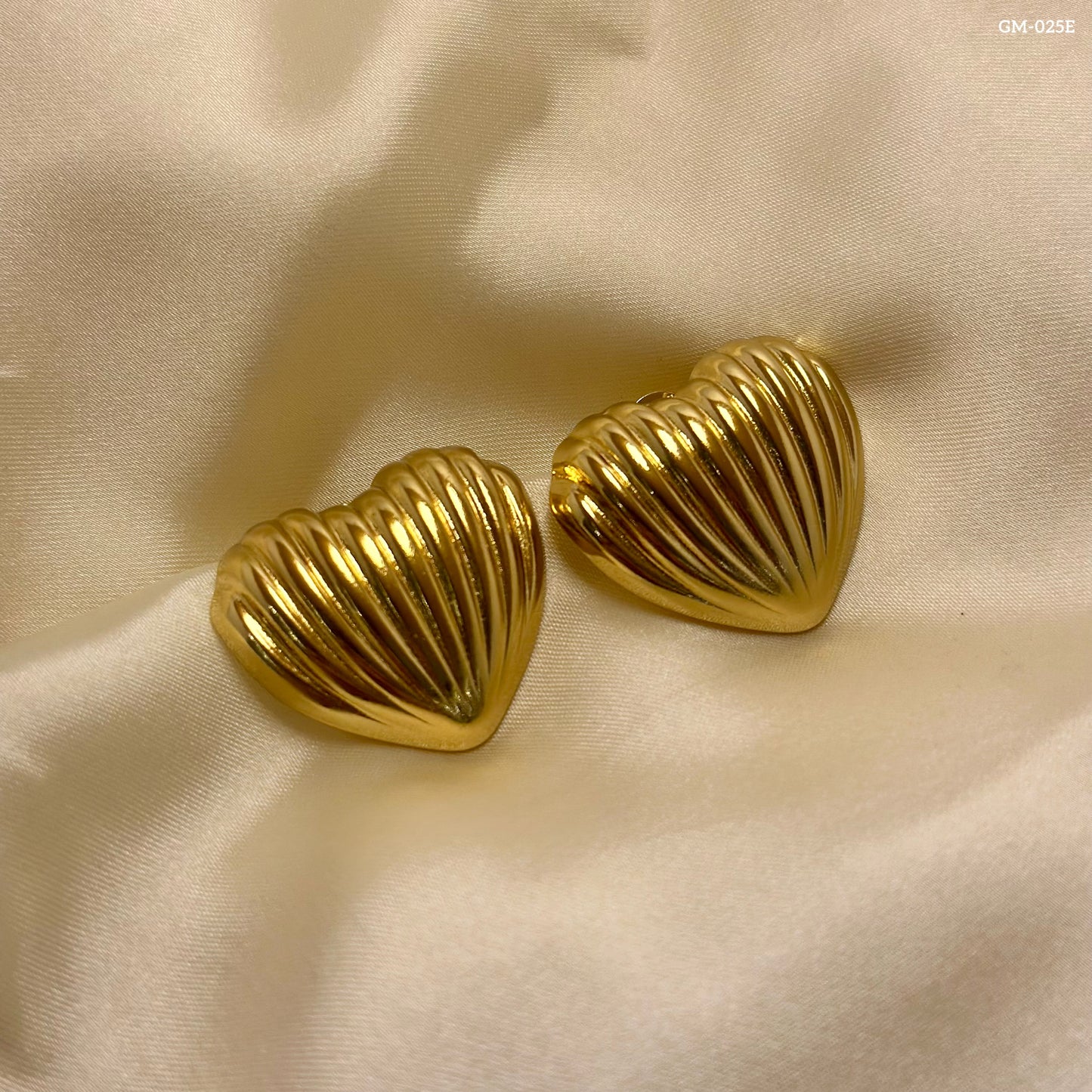 Pleated Heart Earrings GM-025E