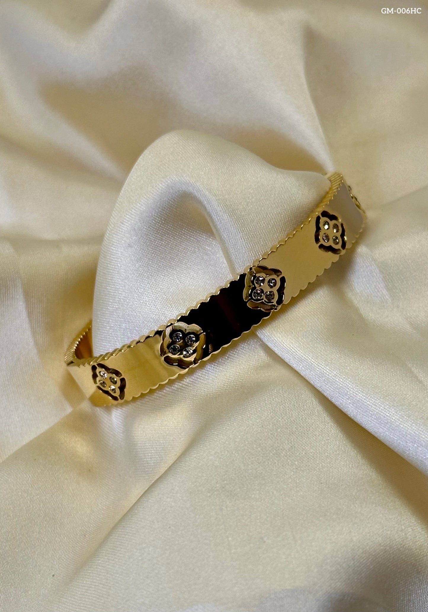 22K Gold Clover Handcuff GM-006HC