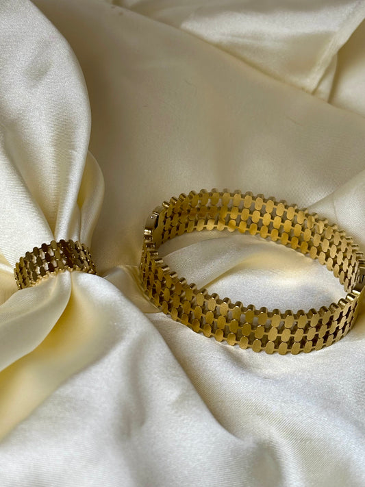 Oval Mesh Ring and Handcuff set